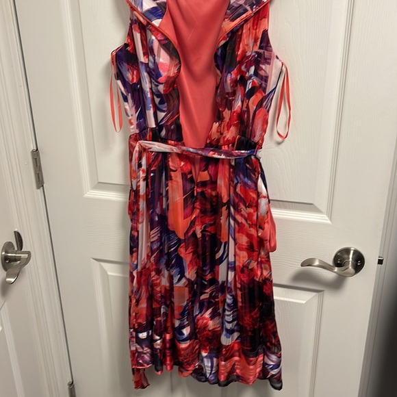 Size 12 Floral Dress with Pockets and Removable Belt - Picture 4 of 4